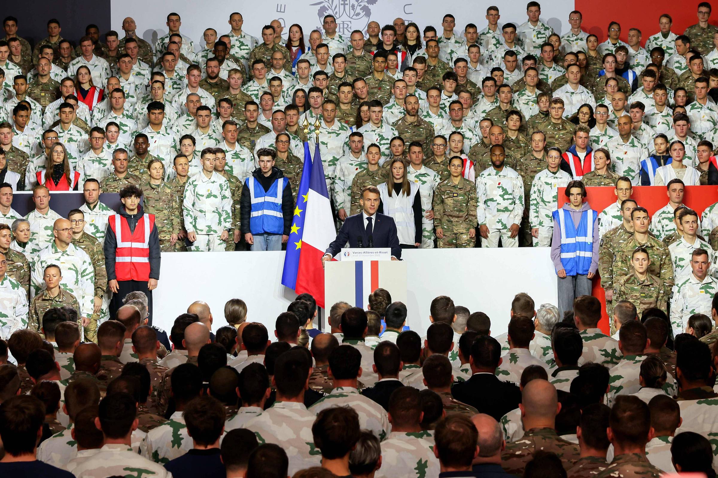 França cria novo serviço militar em resposta a Putin