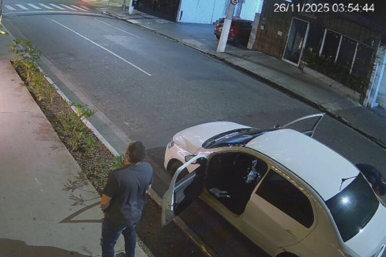 Policial embriagado é preso após urinar em calçada e atirar para o alto em SP