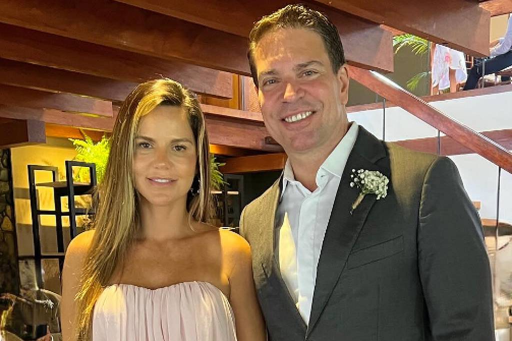 Esposa de Ramagem relata apreensão de celular ao embarcar para os EUA