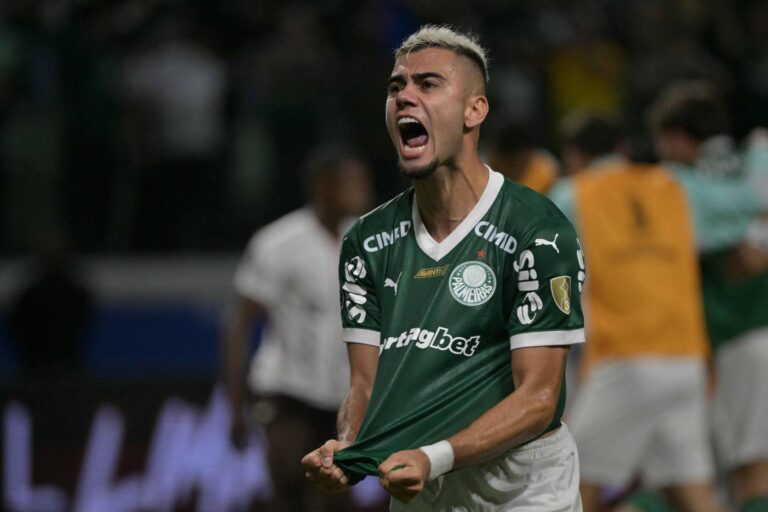 Andreas Pereira busca redenção após falha na Libertadores de 2021