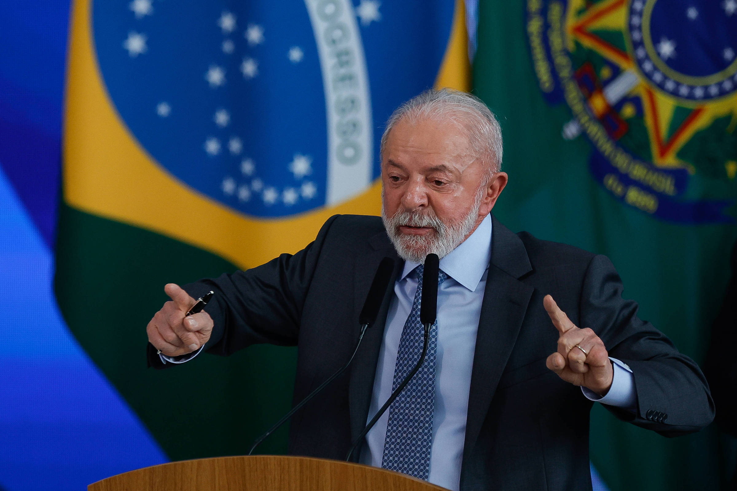 Lula aguarda novidades positivas sobre tarifas após diálogo com Trump