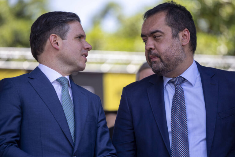 Tarcísio pede fim do crime organizado em despedida de Derrite