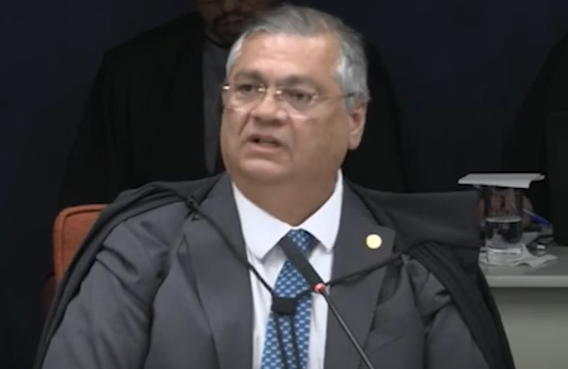 Flávio Dino defende julgamento sob regras comuns