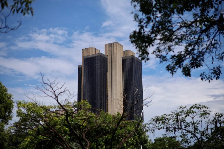 BC estabelece limite de R$ 15 mil em transações via Pix para coibir crimes