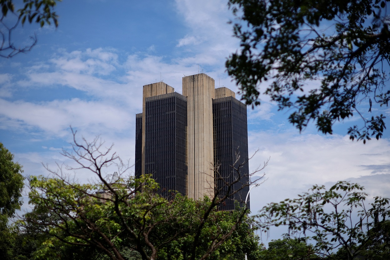 BC estabelece limite de R$ 15 mil em transações via Pix para coibir crimes