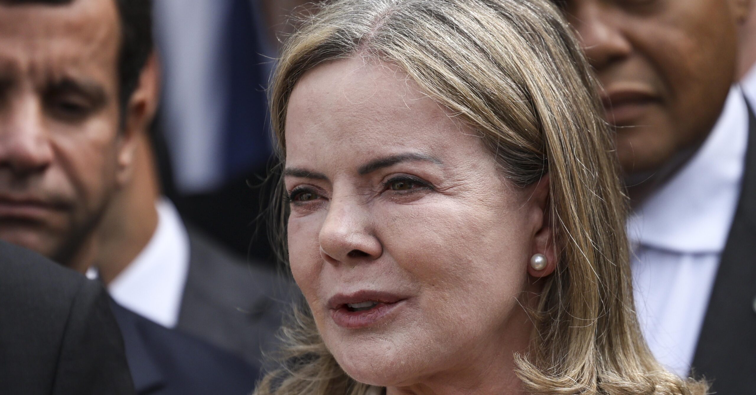 Gleisi Hoffmann critica ameaça militar dos EUA ao Brasil