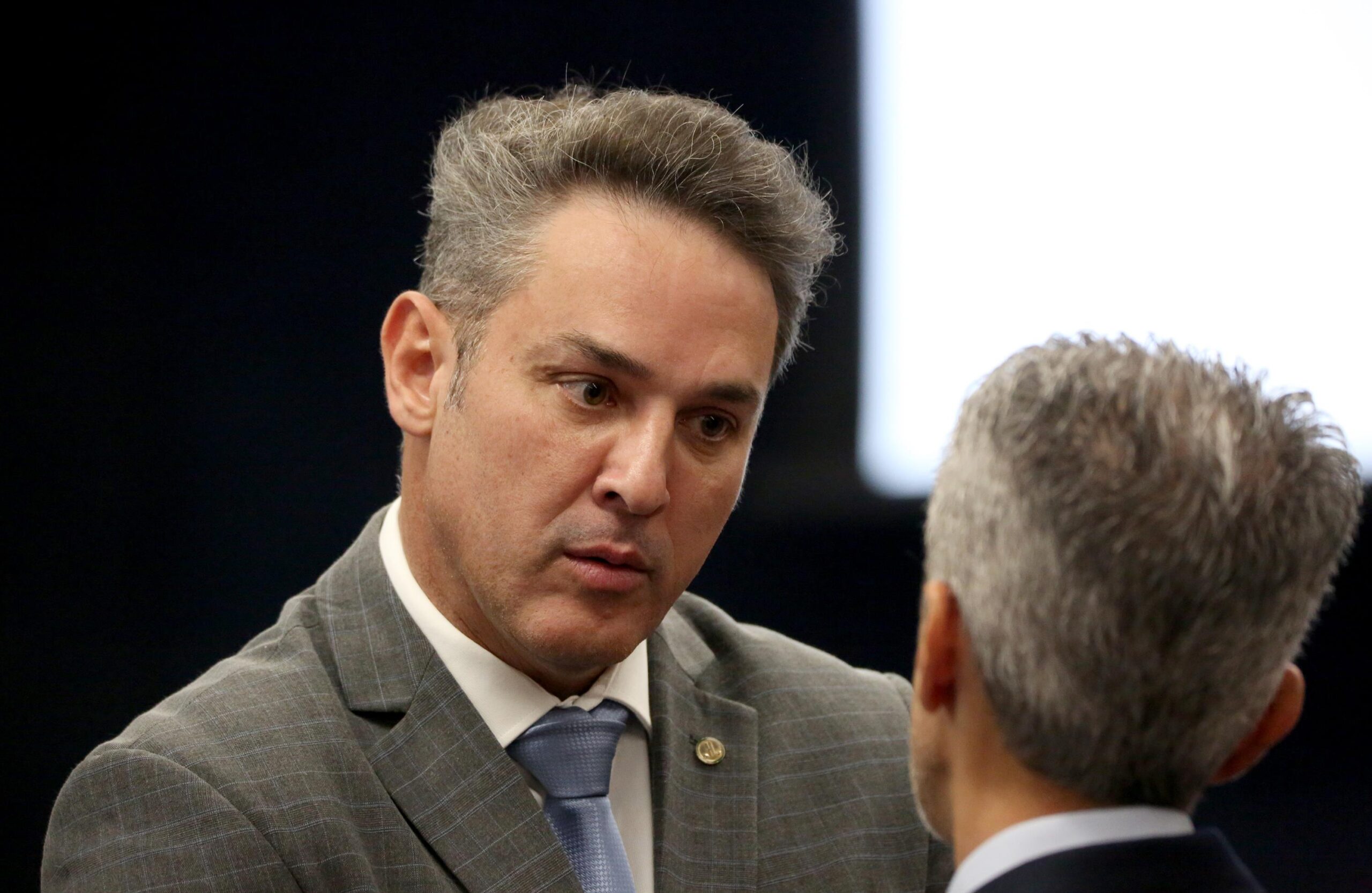 Oposição articula anistia para Bolsonaro na Câmara