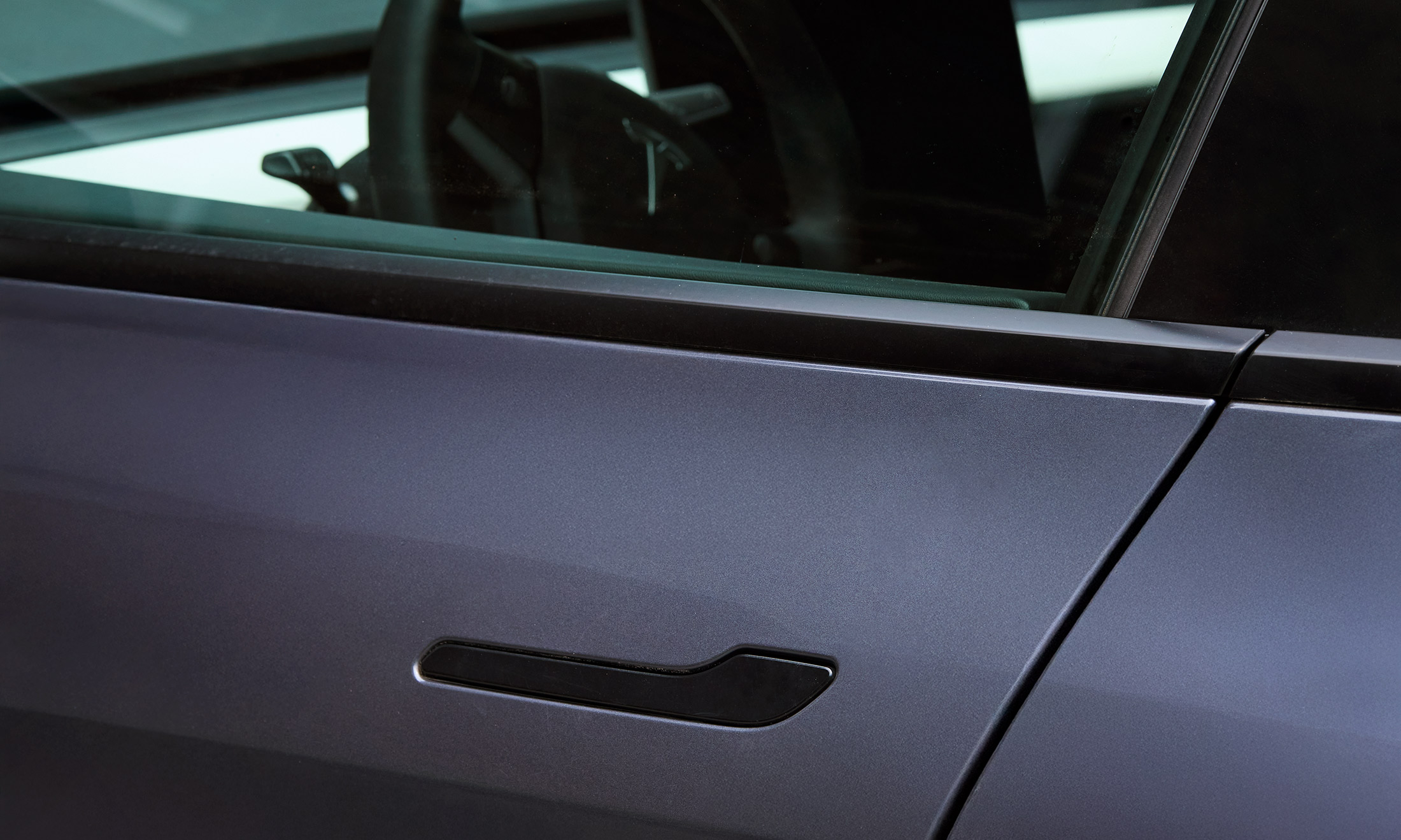 Tesla investiga falhas em maçanetas de carros