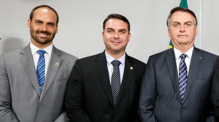 Pré-candidaturas em 2026 dividem clã Bolsonaro