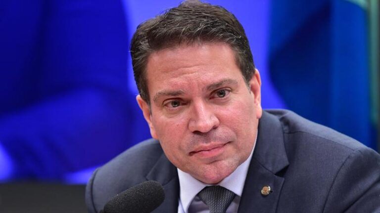 Câmara interrompe pagamento a Ramagem após decisão do STF