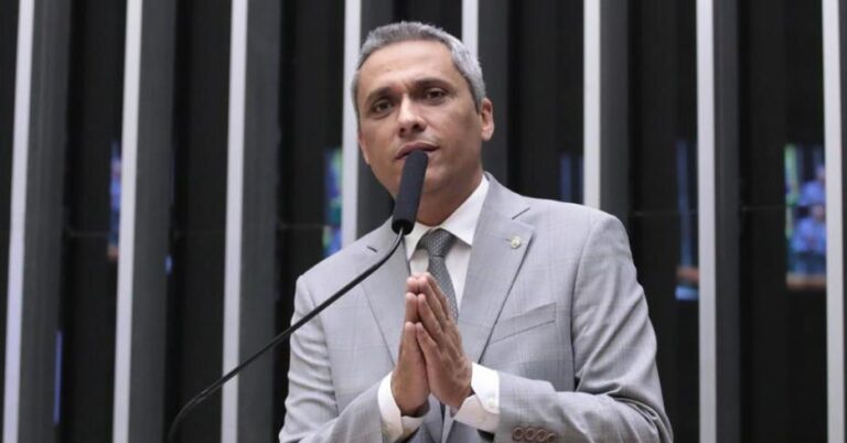 Gustavo Gayer solicita investigação de Wagner Moura nos EUA