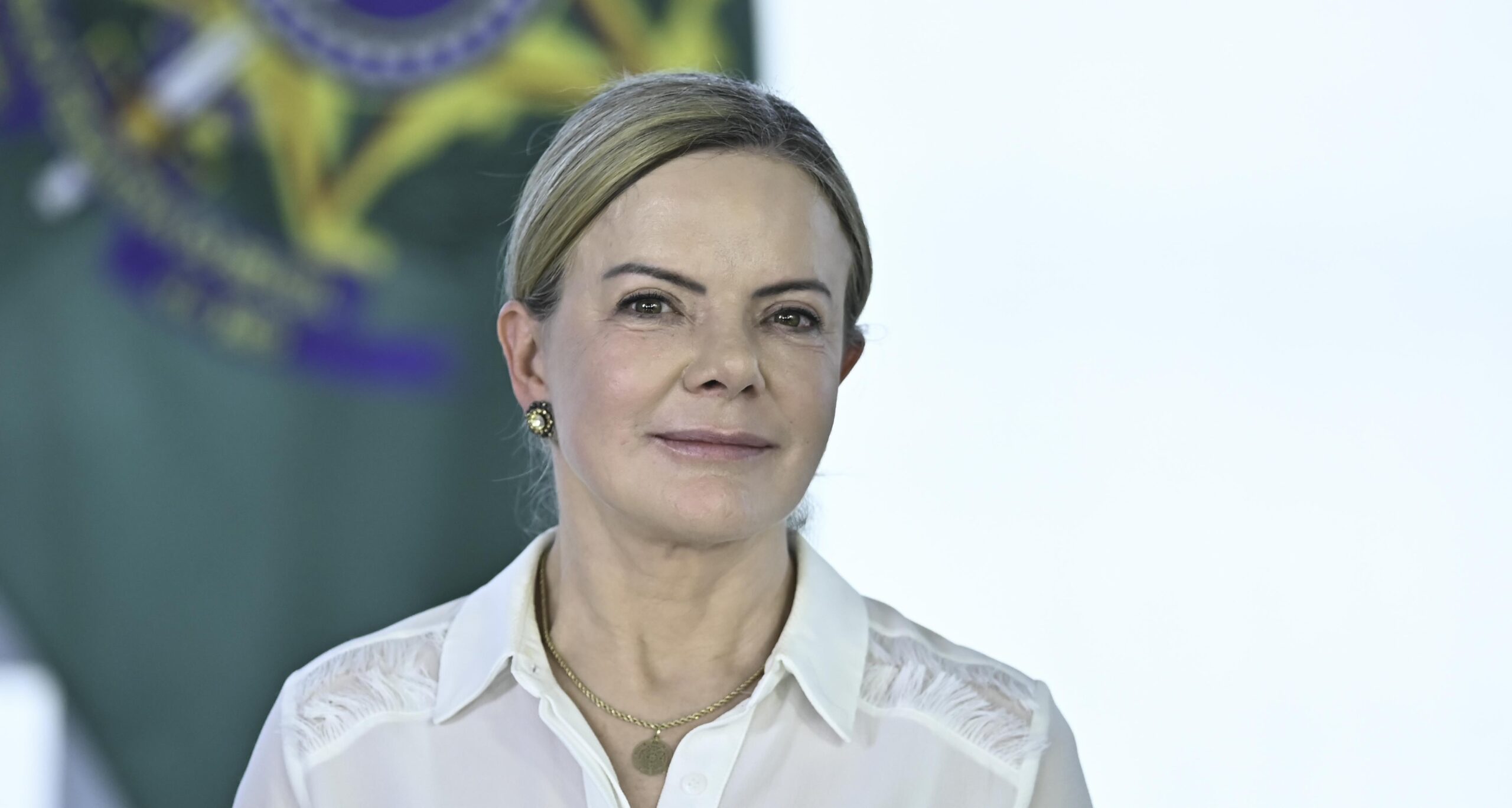 Gleisi convoca reunião com ministros para travar proposta de anistia