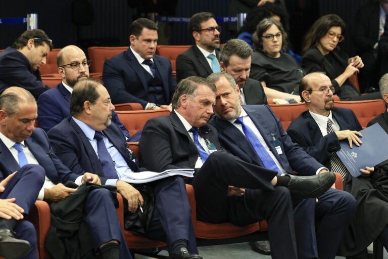 Réus da trama golpista podem faltar ao julgamento no STF