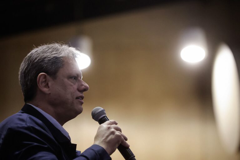 PT inicia ofensiva jurídica contra Tarcísio de Freitas