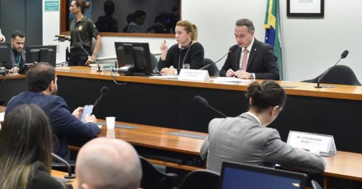 Conselho de Ética arquiva processo contra Eduardo Bolsonaro