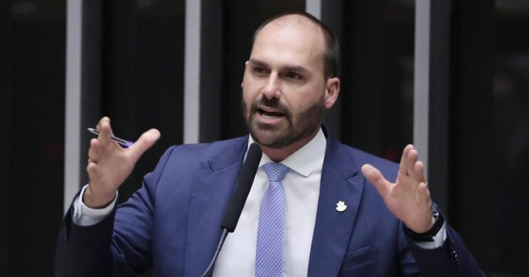 Eduardo Bolsonaro sugere intervenção militar dos EUA no Brasil