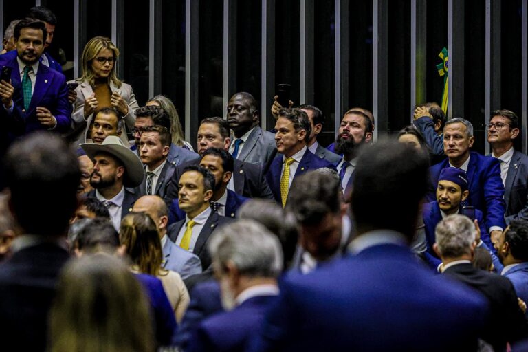 Aprovação de urgência para anistia: aliados no governo garantem votos