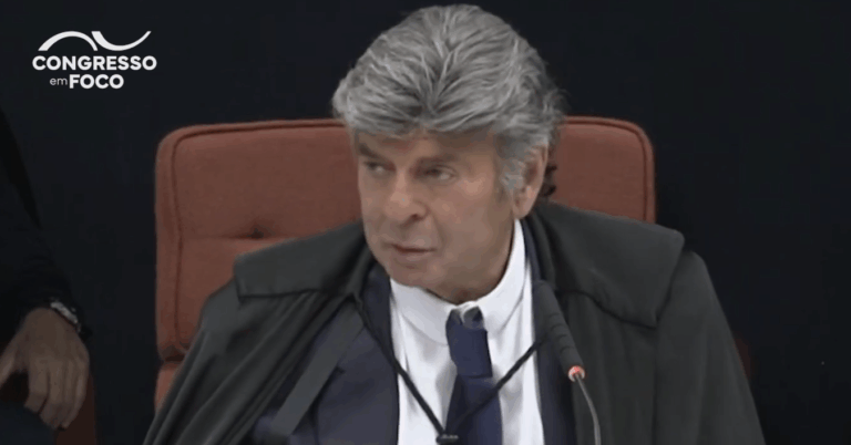 STF é incompetente para julgar ação contra Bolsonaro, diz Fux