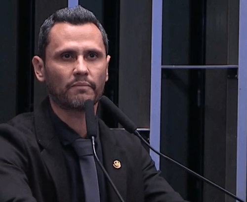 Cleitinho pede perdão a Bolsonaro por ingratidão em entrevista