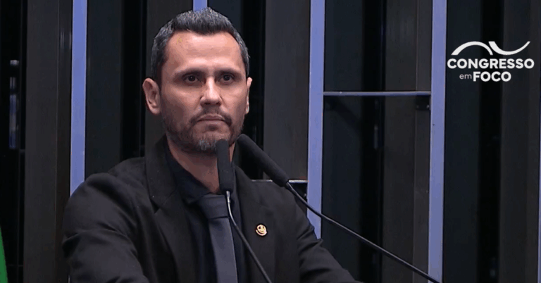 Cleitinho pede perdão a Bolsonaro por ingratidão em entrevista