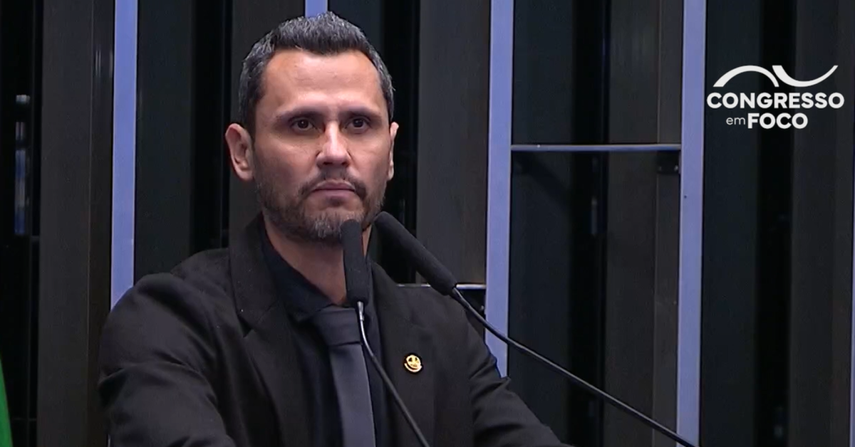 Cleitinho pede perdão a Bolsonaro por ingratidão em entrevista