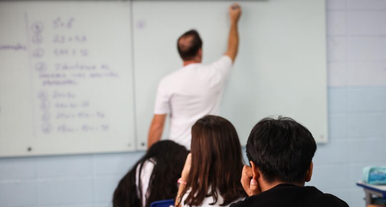 Nova carteira nacional de docente é sancionada