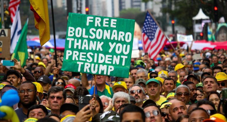 Eduardo Bolsonaro agradece Trump por consertar nossa bagunça