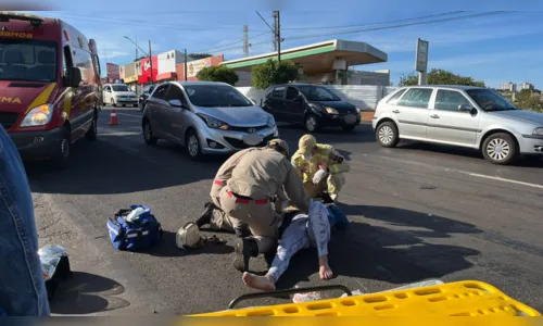 Colisão entre carro e moto deixa mulher ferida em Apucarana