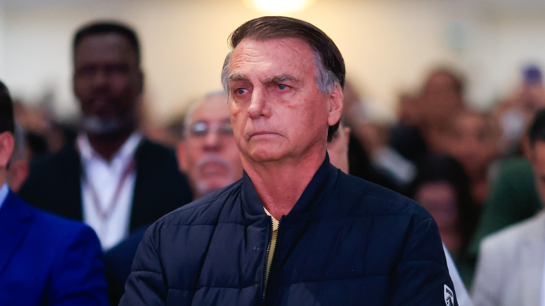 Jair Bolsonaro enfrenta novo mal-estar e médico é chamado