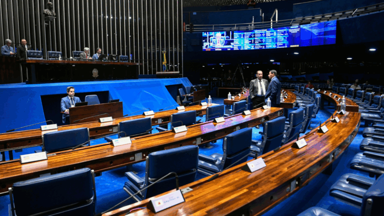 Senado vota projeto que muda a Lei da Ficha Limpa
