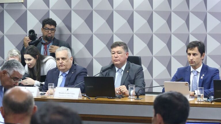 Cpm do inss analisa convocação de ex-ministros da previdência