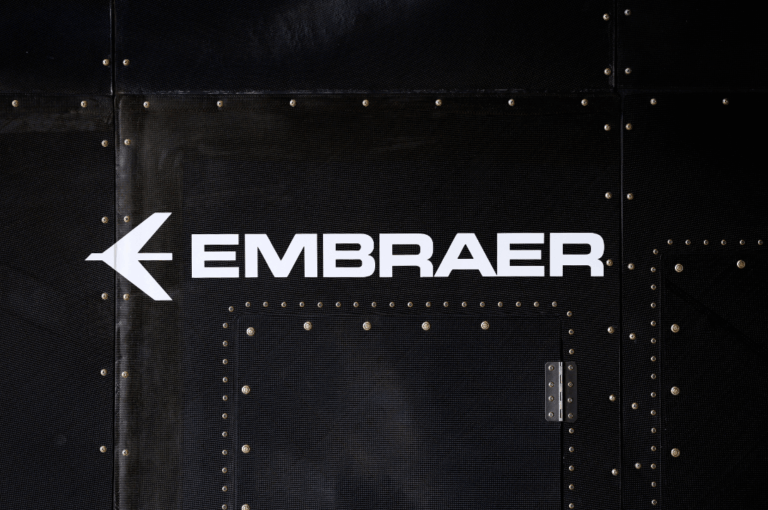 Embraer (EMBR3) anuncia nova encomenda de jatos E195-E2