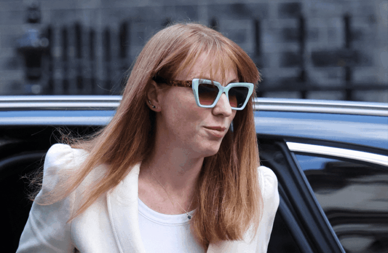 Angela Rayner renuncia como vice-primeira-ministra do Reino Unido por erro fiscal