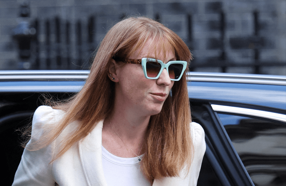 Angela Rayner renuncia como vice-primeira-ministra do Reino Unido por erro fiscal