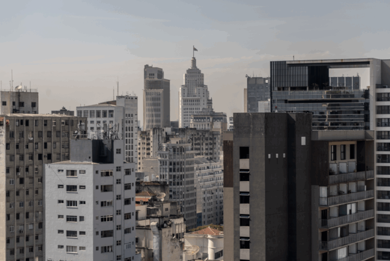 Estrangeiros investem no Brasil apostando em eleições favoráveis