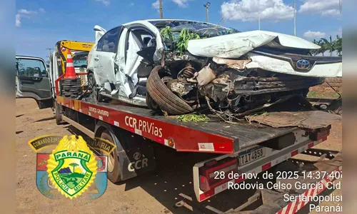 Acidente na PR-323 deixa idosos feridos em batida entre carro e caminhão