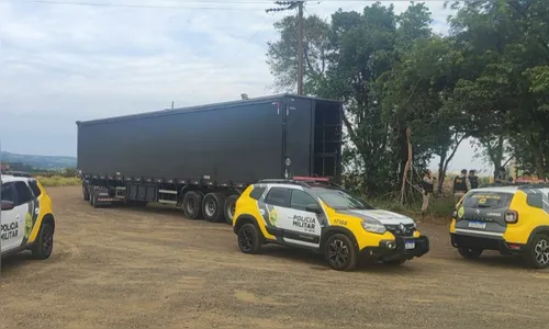 Caminhoneiro é feito refém em roubo de 10 toneladas de panetone no Paraná