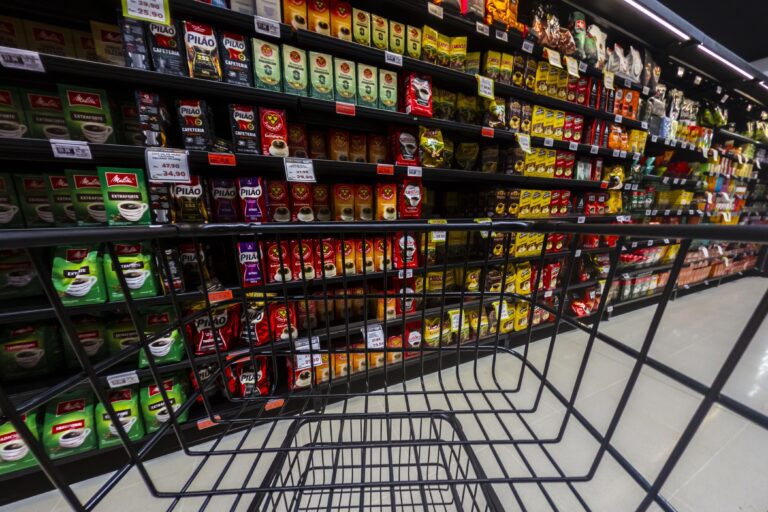 Desempenho das atividades do varejo em julho de 2023