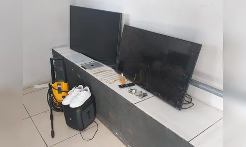 Tecnologia ajuda PM a localizar ladrão escondido em forro em Arapongas