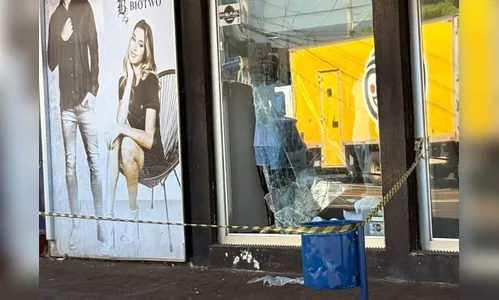 Criminoso ataca lojas no centro de Apucarana e causa prejuízos