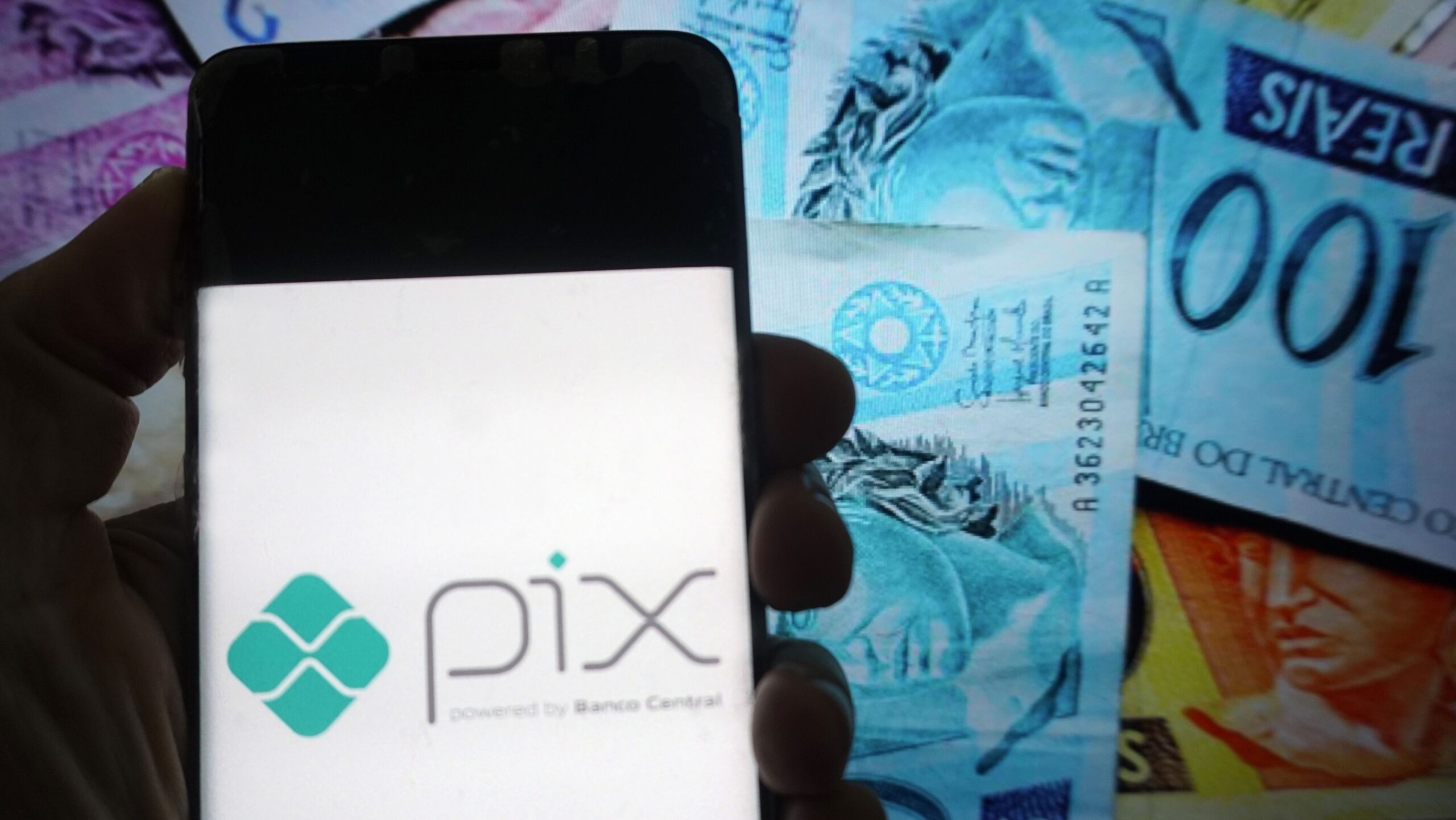 Banco Central endurece regras e cria teto de Pix contra crimes