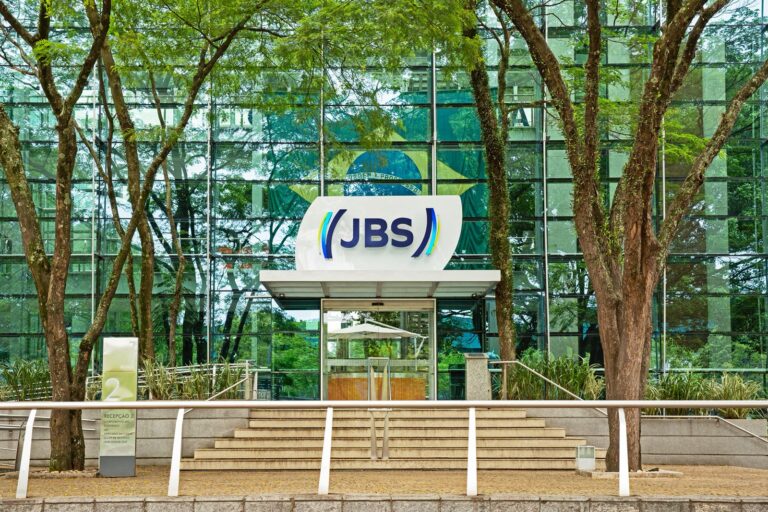 Ministro do Trabalho revisa investigação sobre trabalho escravo da JBS
