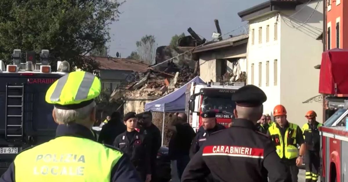 Explosão em fazenda na Itália resulta em mortes de policiais