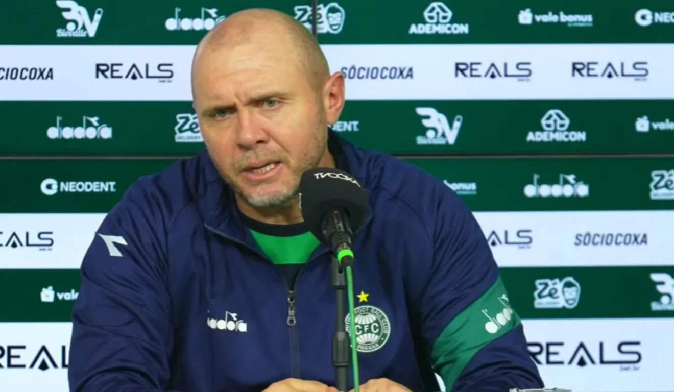 Mozart se defende após críticas da torcida do Coritiba