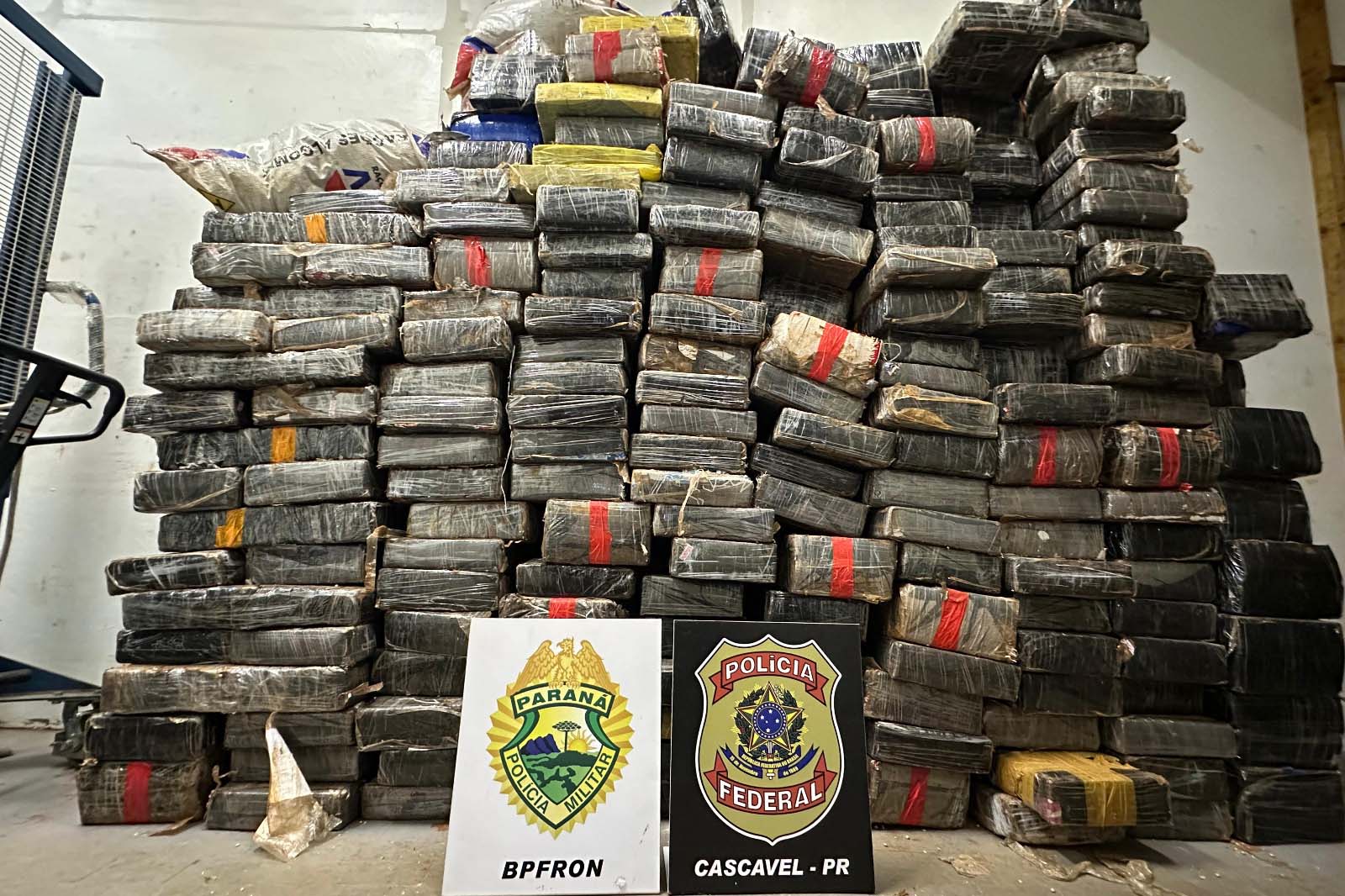 Polícia apreende 2,1 toneladas de maconha em carga de soja em Toledo
