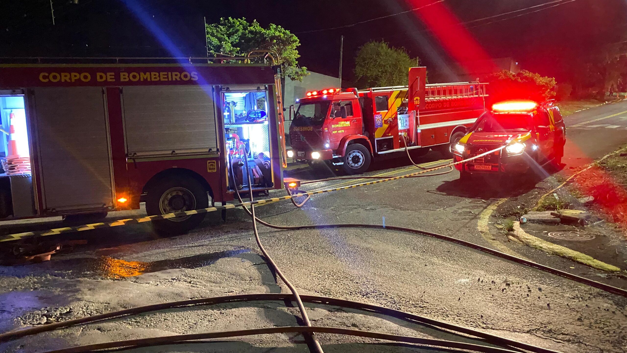 Incêndio no Jardim América mobiliza bombeiros em Apucarana