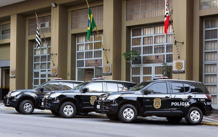 Crianças encontram corpo de mulher morta dentro de mala em SP