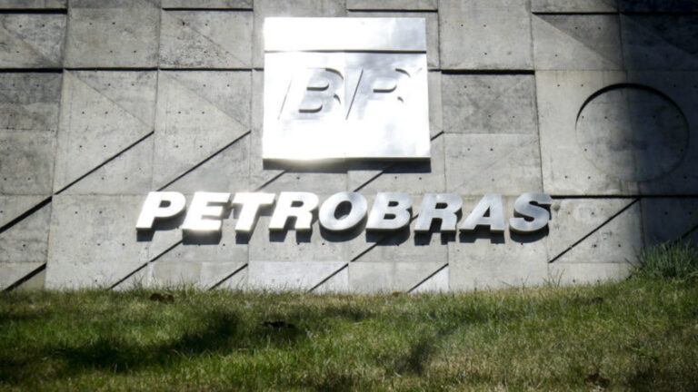 Petrobras capta 2 bilhões de dólares com venda de títulos