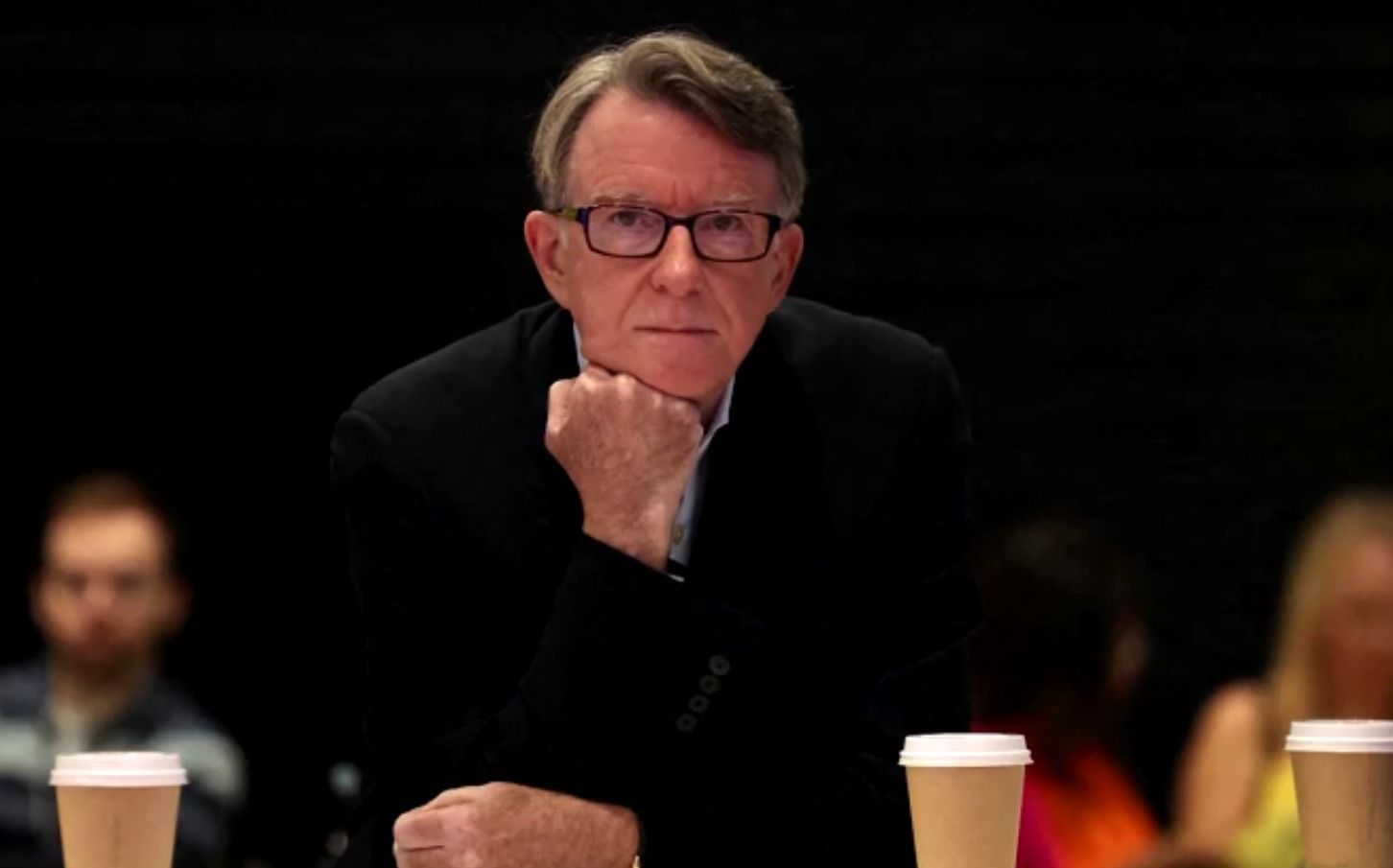 Reino Unido demite embaixador por ligação com Epstein