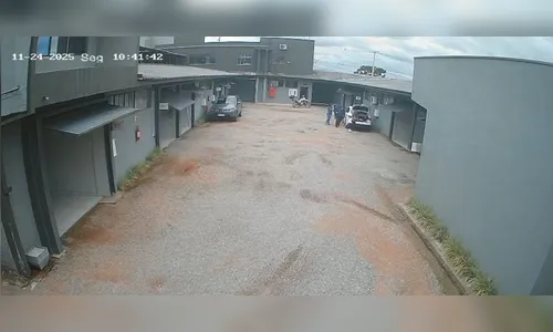 Homem é preso ao tentar deixar motel com adolescentes no porta-malas